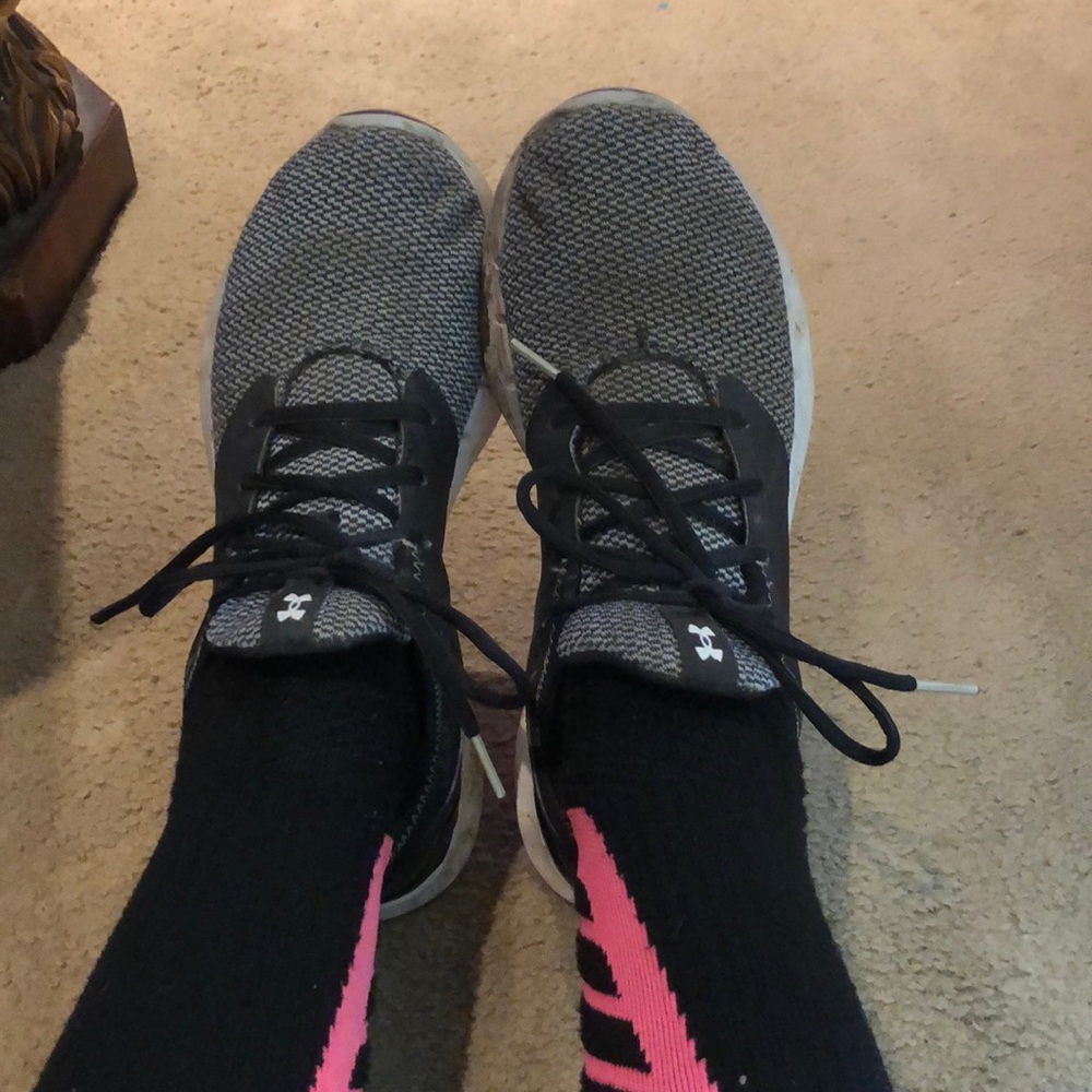 Under armour black white women shoes size 8.5